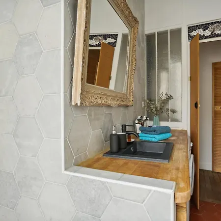 Comfort And Modernity At Saint-ouen Apartment
