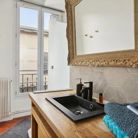 Comfort And Modernity At Saint-ouen Apartment *